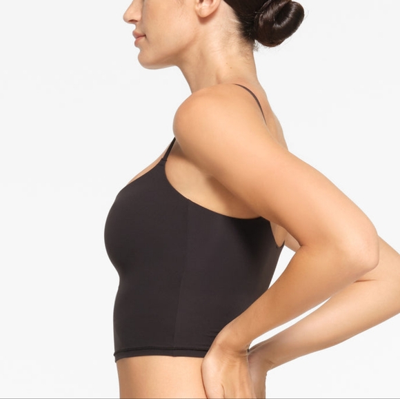 NWT SKIMS FITS EVERYBODY CROPPED CAMI, SIZE MEDIUM, ONYX - Picture 3 of 4